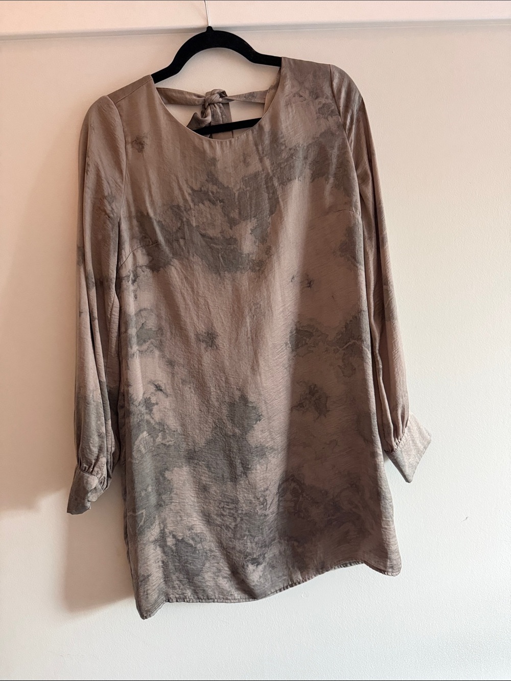 Aakaa Taupe Marble-Print Long-Sleeve Shift Dress